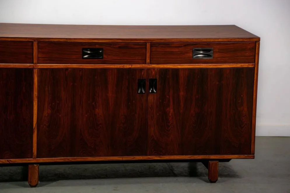 Buffet Stildomus avec des détails en laiton