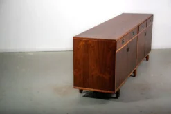 Buffet Stildomus avec des détails en laiton