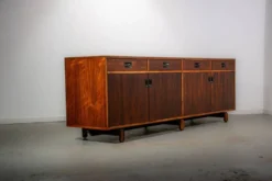 Buffet Stildomus avec des détails en laiton