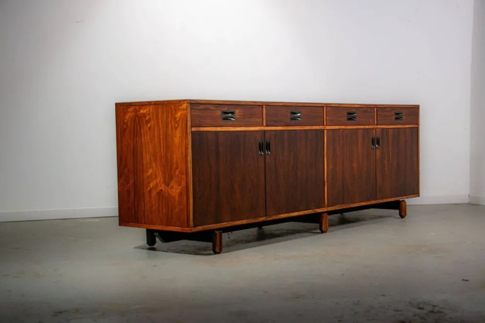 Buffet Stildomus avec des détails en laiton