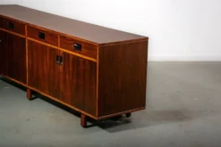 Buffet Stildomus avec des détails en laiton