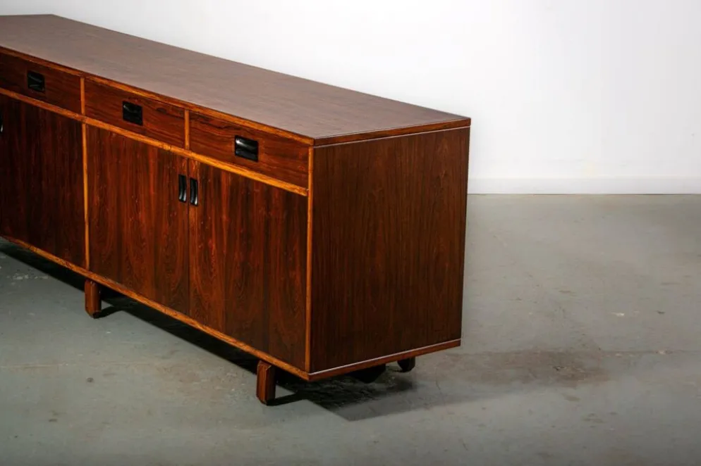 Buffet Stildomus avec des détails en laiton