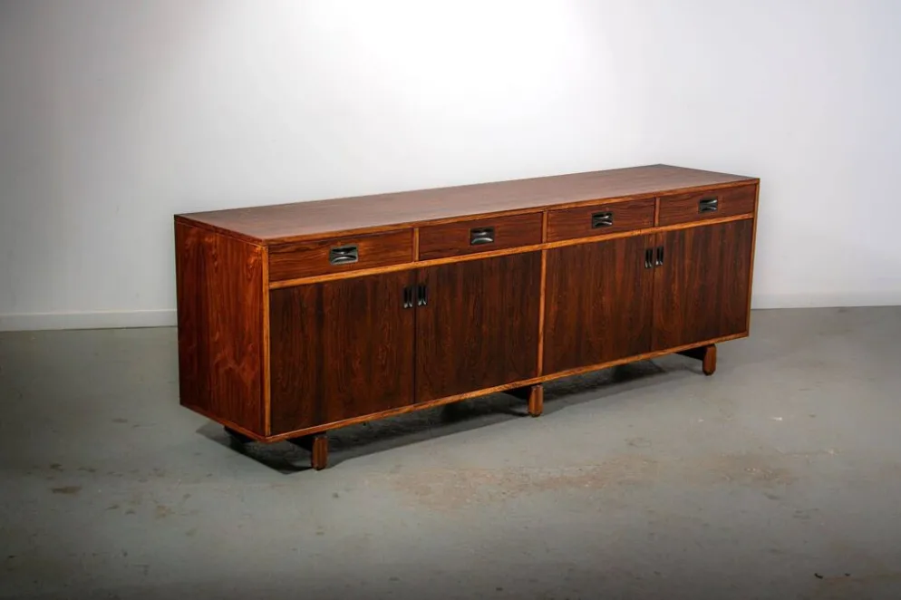 Buffet Stildomus avec des détails en laiton