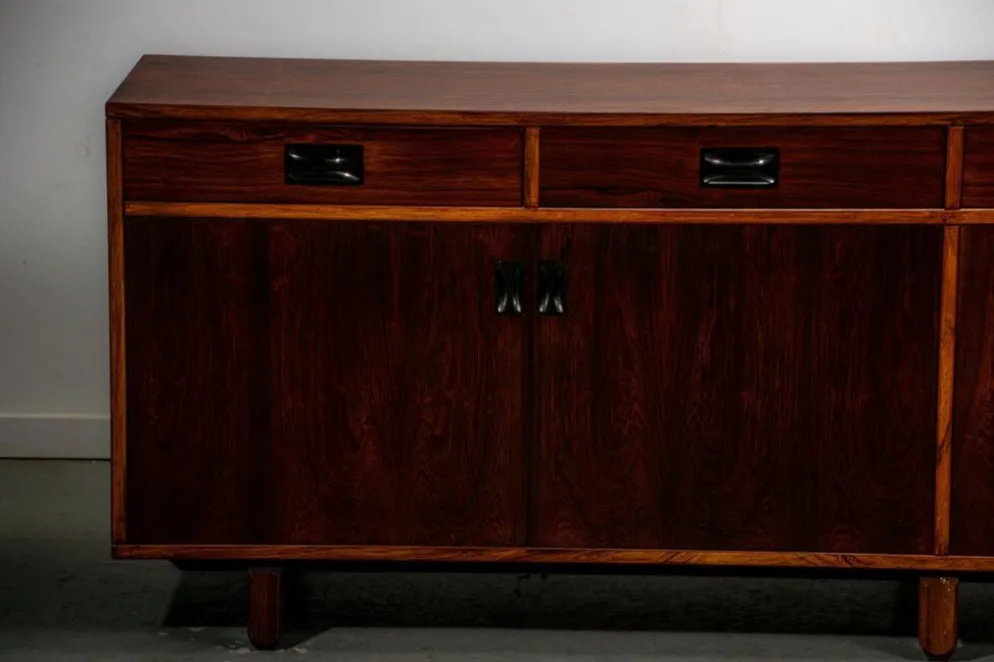 Buffet Stildomus avec des détails en laiton