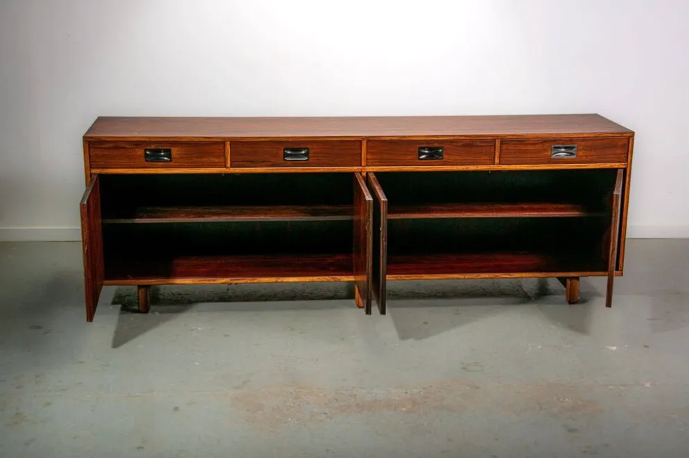 Buffet Stildomus avec des détails en laiton