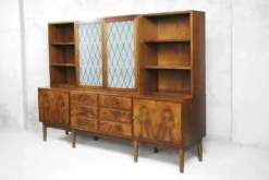 Buffet suédois ancien en noyer et ronce avec vitrine en verre, années 1940