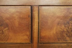 Buffet suédois ancien en noyer et ronce avec vitrine en verre, années 1940