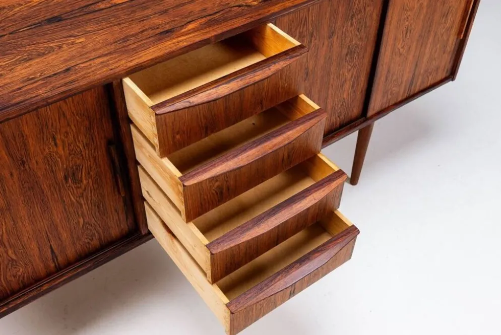 Buffet symétrique scandinave en palissandre, Danemark, 1960.