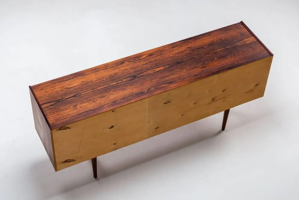 Buffet symétrique scandinave en palissandre, Danemark, 1960.