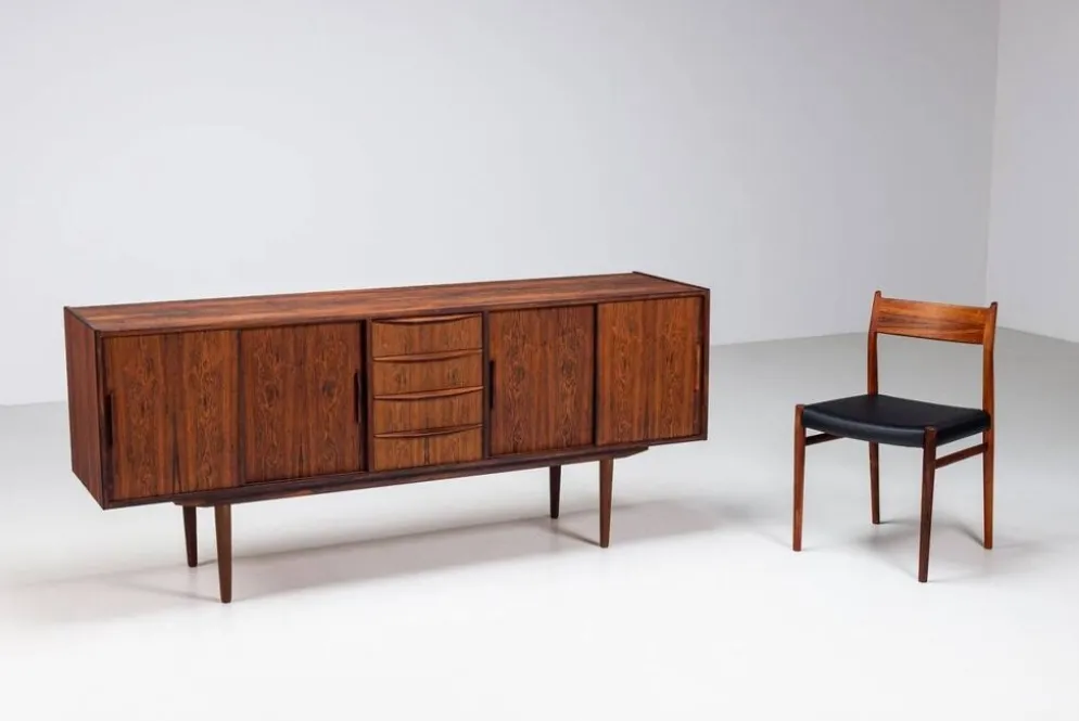 Buffet symétrique scandinave en palissandre, Danemark, 1960.