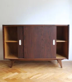 Buffet U-450 par Jiří Jiroutek – Interiér Praha, années 1960