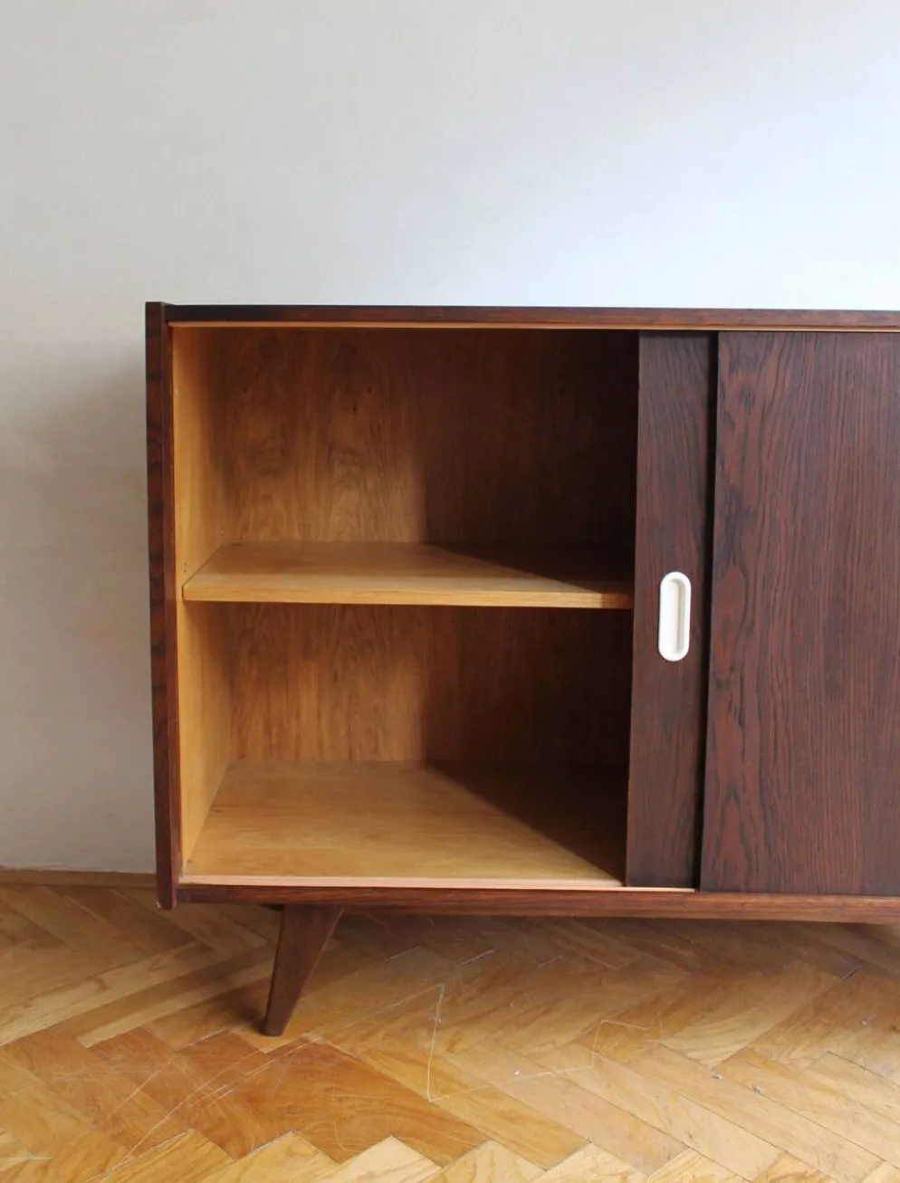 Buffet U-450 par Jiří Jiroutek – Interiér Praha, années 1960