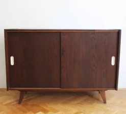 Buffet U-450 par Jiří Jiroutek – Interiér Praha, années 1960
