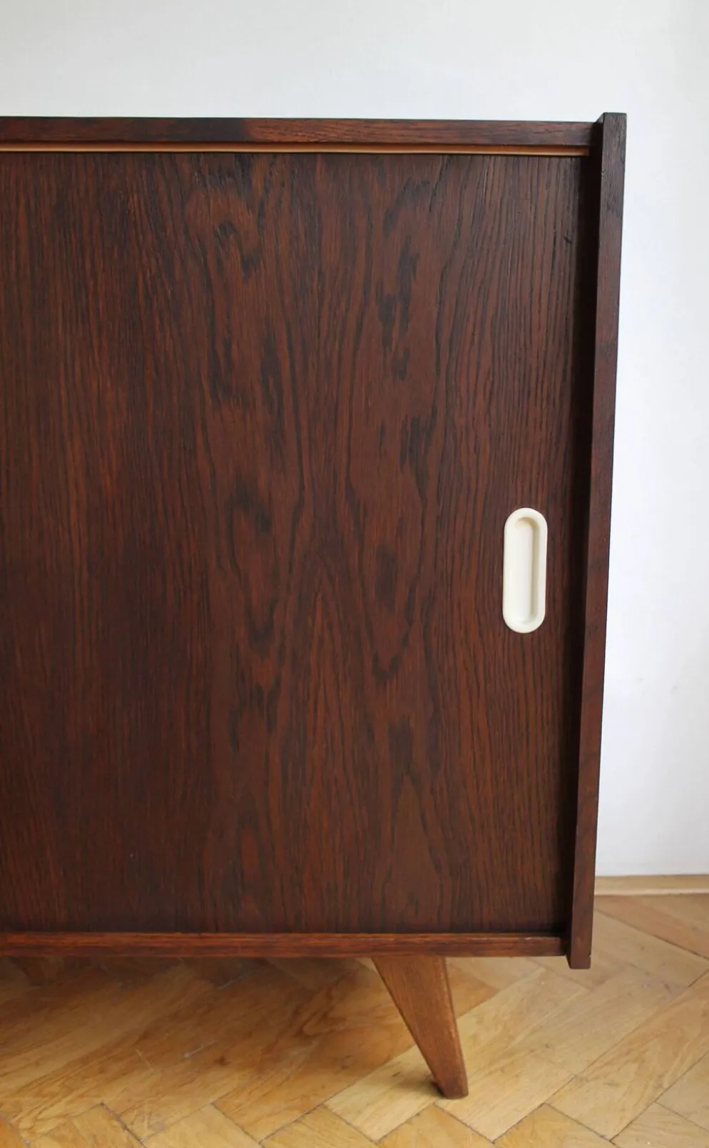 Buffet U-450 par Jiří Jiroutek – Interiér Praha, années 1960