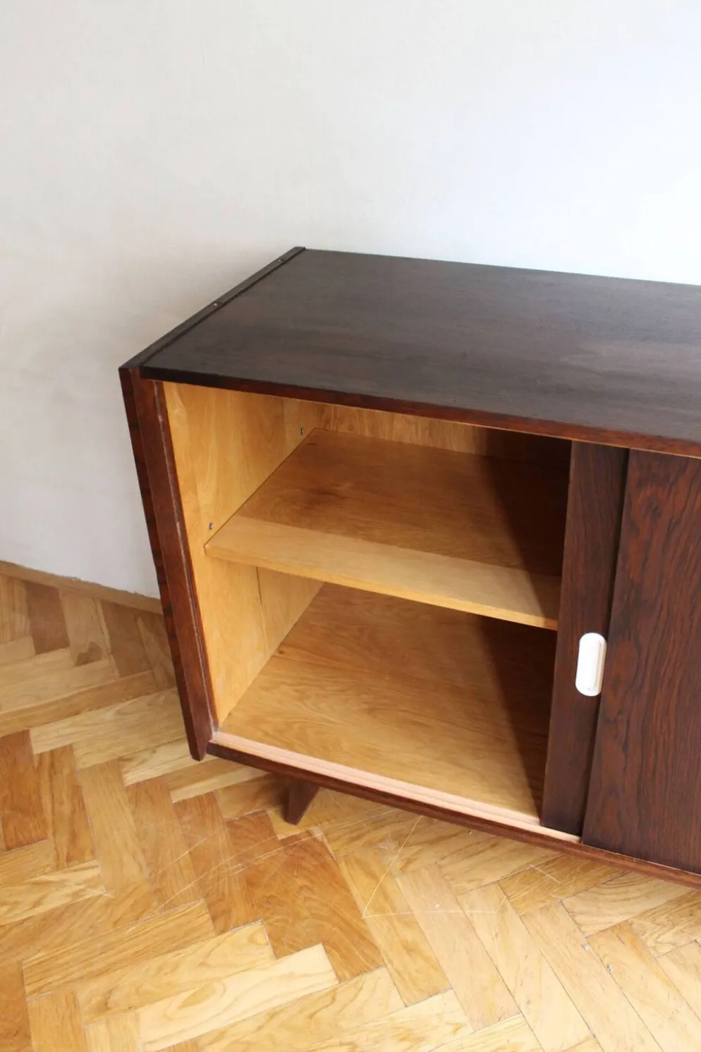 Buffet U-450 par Jiří Jiroutek – Interiér Praha, années 1960