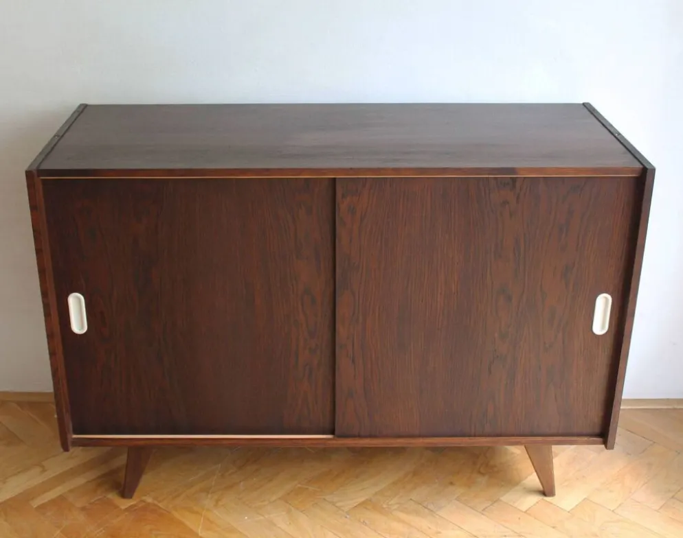Buffet U-450 par Jiří Jiroutek – Interiér Praha, années 1960