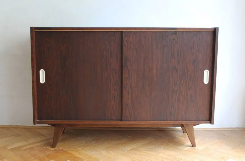 Buffet U-450 par Jiří Jiroutek – Interiér Praha, années 1960