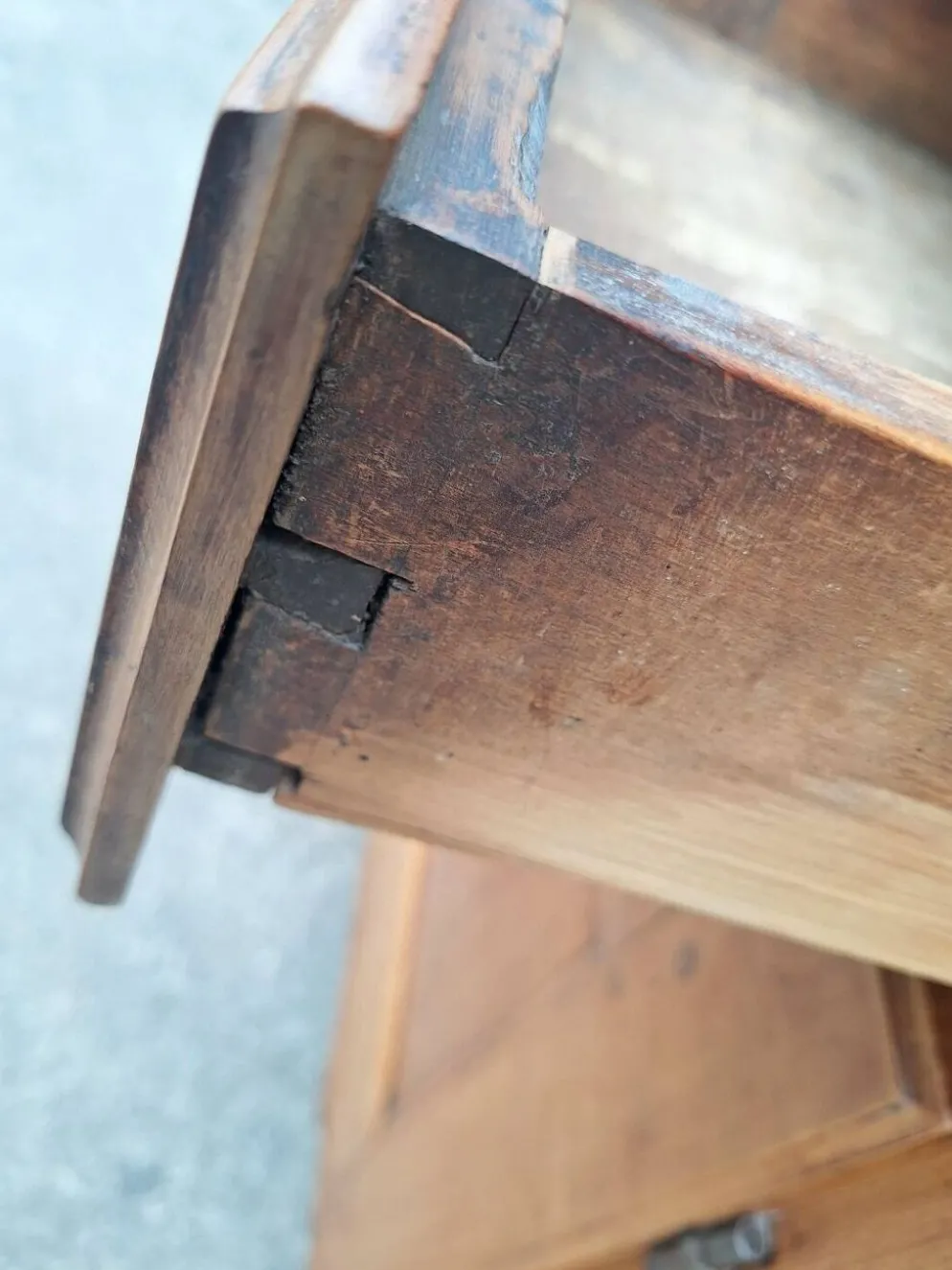Buffet vaisselier ancien, meuble de ferme bois massif