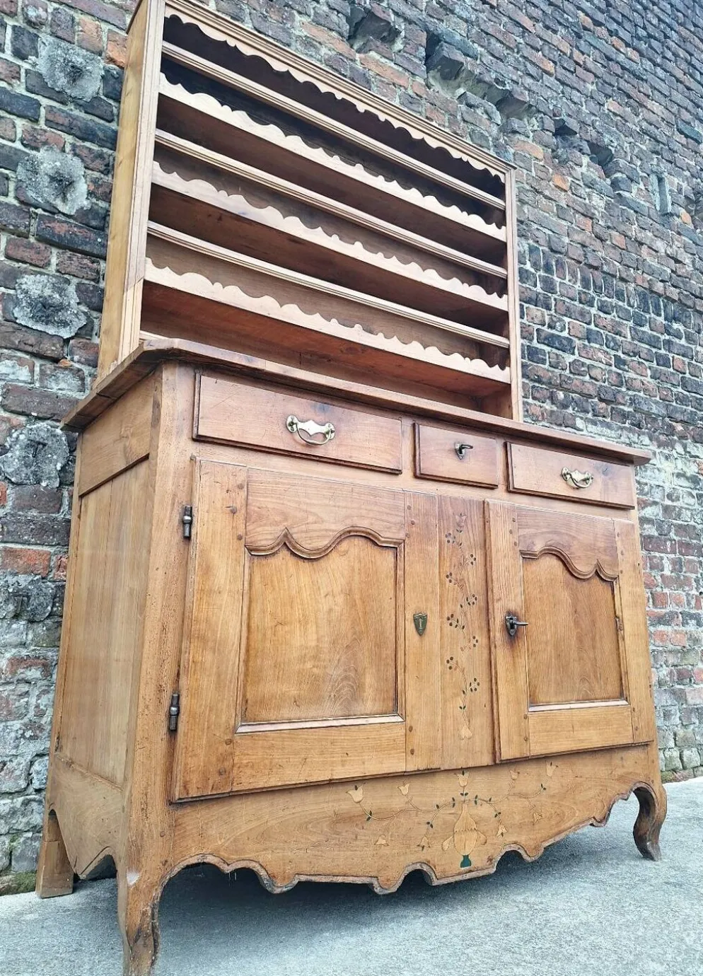 Buffet vaisselier ancien, meuble de ferme bois massif