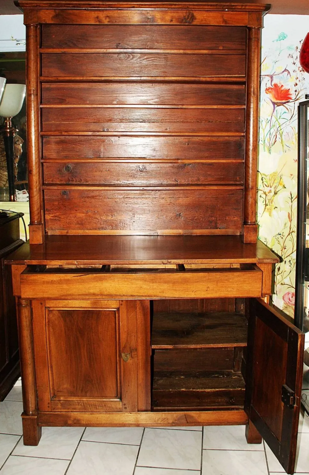 Buffet-Vaisselier à demi-colonnes en noyer , époque. Empire