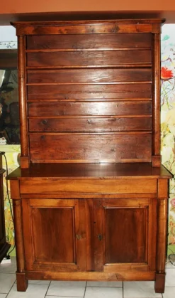 Buffet-Vaisselier à demi-colonnes en noyer , époque. Empire