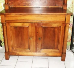 Buffet-Vaisselier à demi-colonnes en noyer , époque. Empire