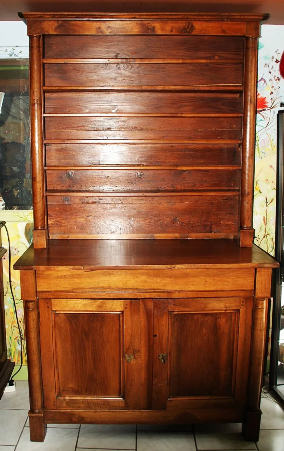 Buffet-Vaisselier à demi-colonnes en noyer , époque. Empire