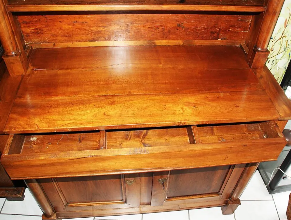 Buffet-Vaisselier à demi-colonnes en noyer , époque. Empire