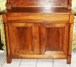 Buffet-Vaisselier à demi-colonnes en noyer , époque. Empire