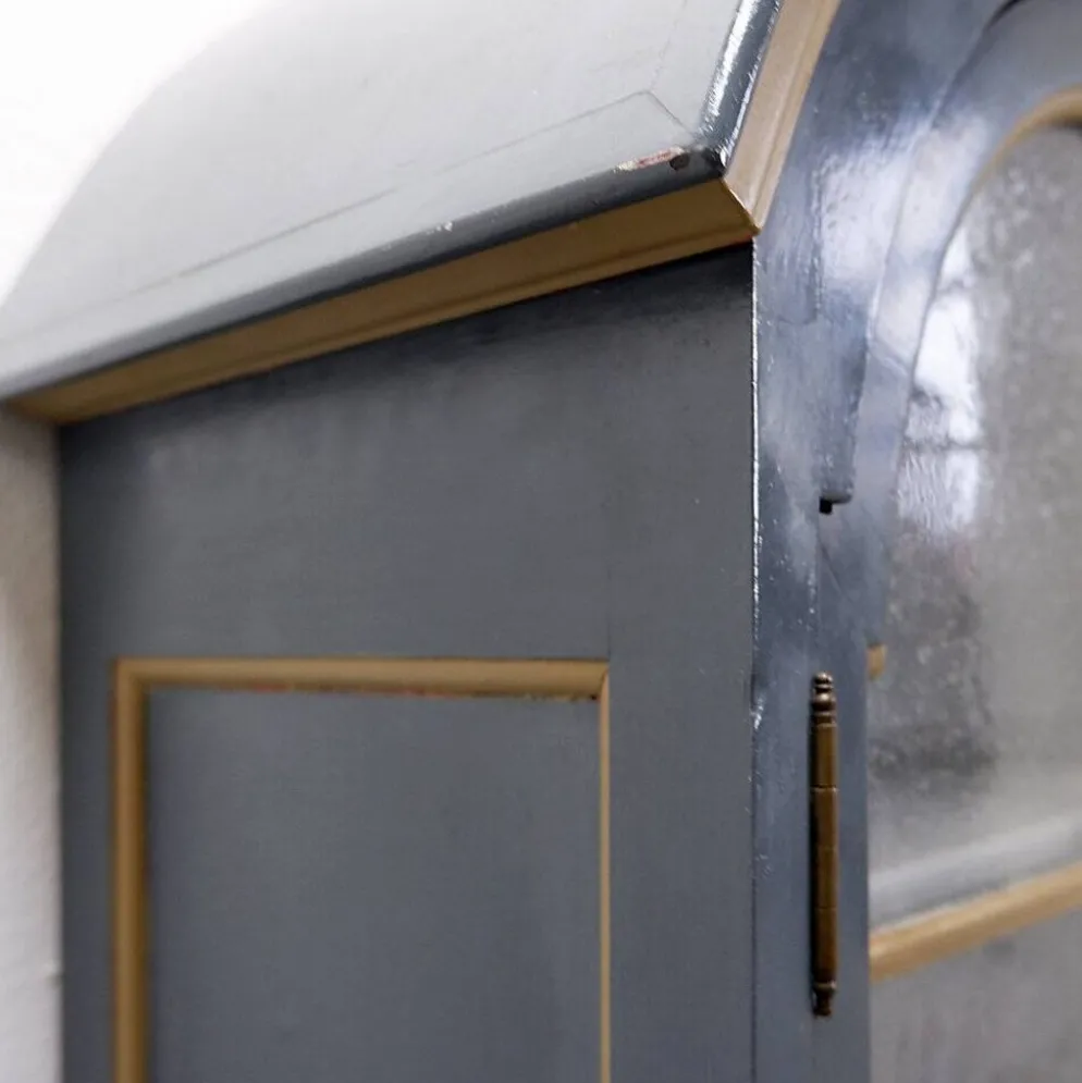 Buffet vaisselier double corps bois laqué gris - une paire disponible (B)