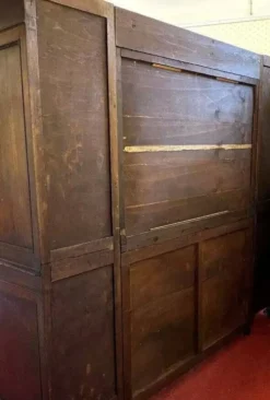 Buffet vaisselier style Renaissance, entièrement réalisé en noyer et richement sculpté