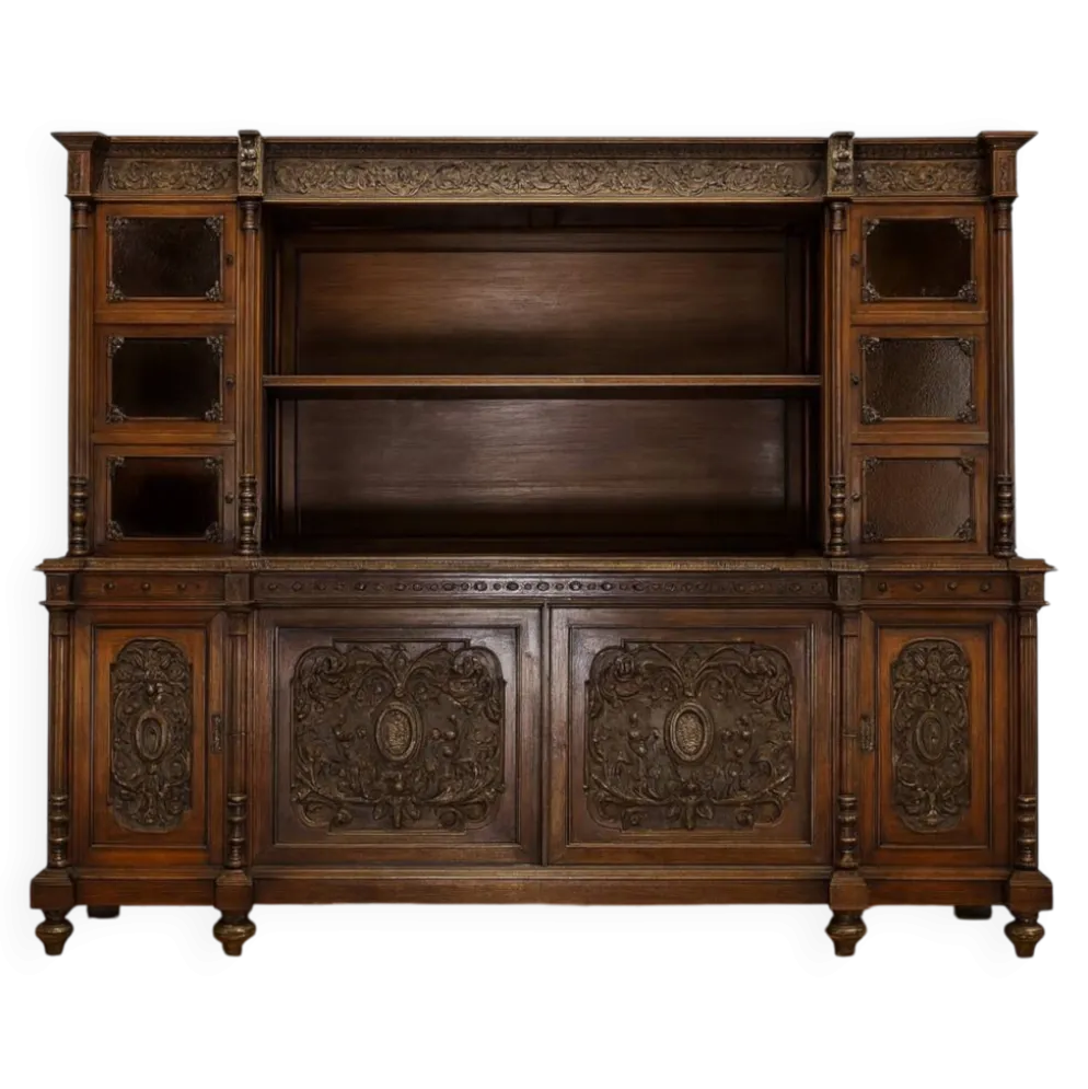 Buffet vaisselier style Renaissance, entièrement réalisé en noyer et richement sculpté