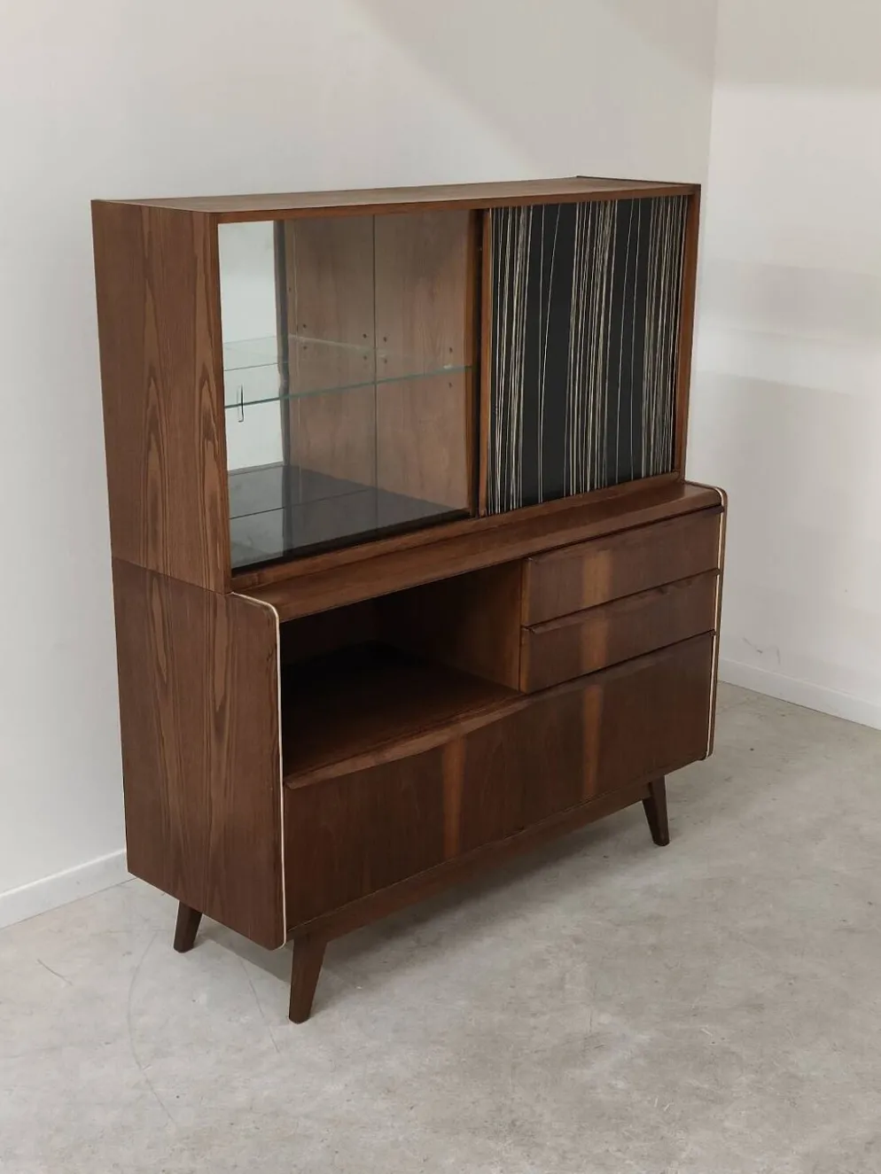 Buffet vaisselier U372/386 B.Landsman et H.Nepozitek pour Jitona 1960