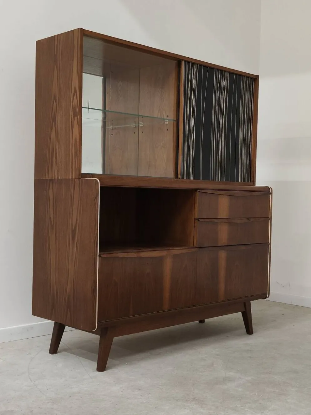 Buffet vaisselier U372/386 B.Landsman et H.Nepozitek pour Jitona 1960
