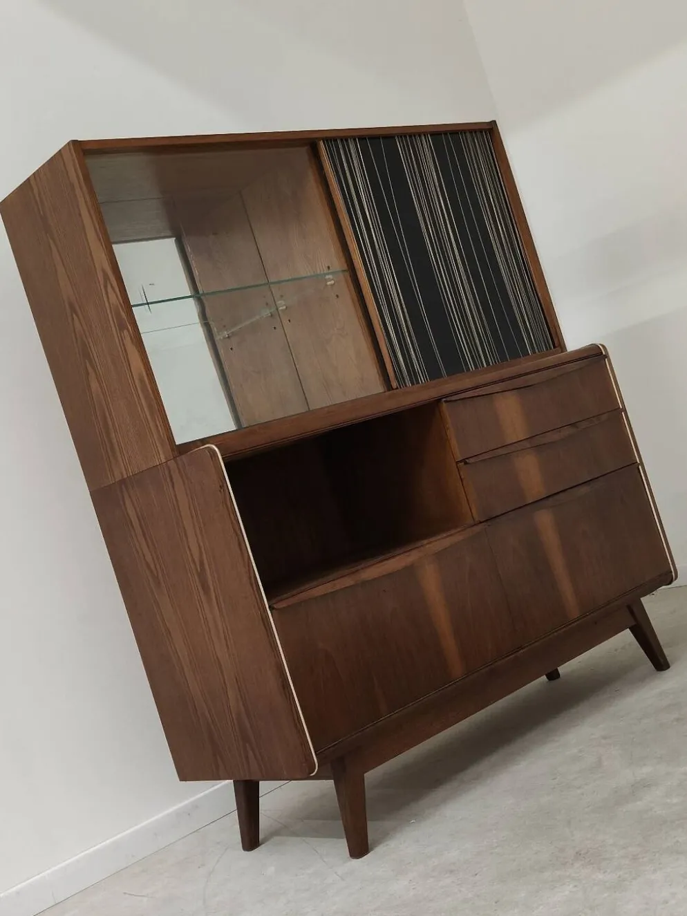 Buffet vaisselier U372/386 B.Landsman et H.Nepozitek pour Jitona 1960