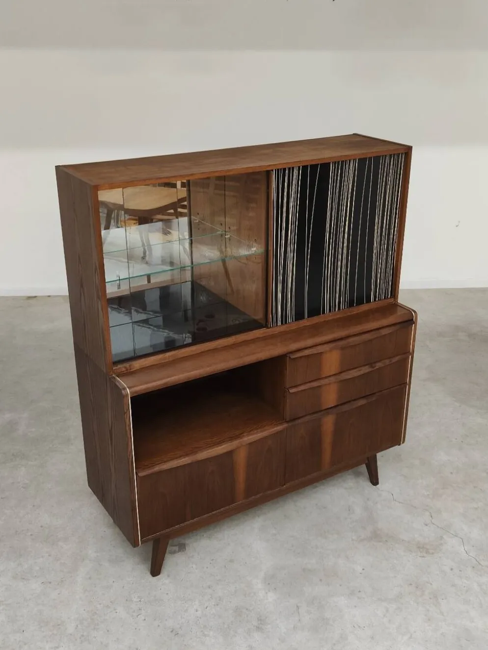 Buffet vaisselier U372/386 B.Landsman et H.Nepozitek pour Jitona 1960