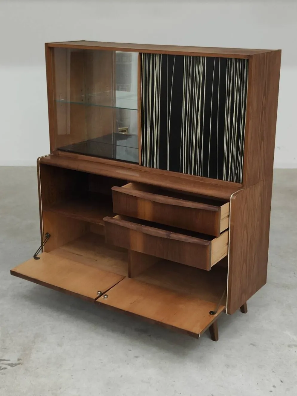 Buffet vaisselier U372/386 B.Landsman et H.Nepozitek pour Jitona 1960
