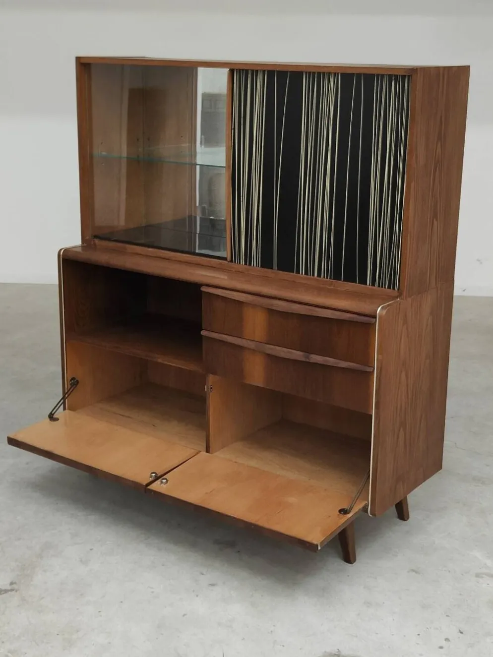 Buffet vaisselier U372/386 B.Landsman et H.Nepozitek pour Jitona 1960