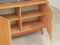 Buffet / Vaisselier U369/383 par Bohumil Landsman et Hubert Nepozitek pour Jitona 1960