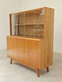 Buffet / Vaisselier U369/383 par Bohumil Landsman et Hubert Nepozitek pour Jitona 1960