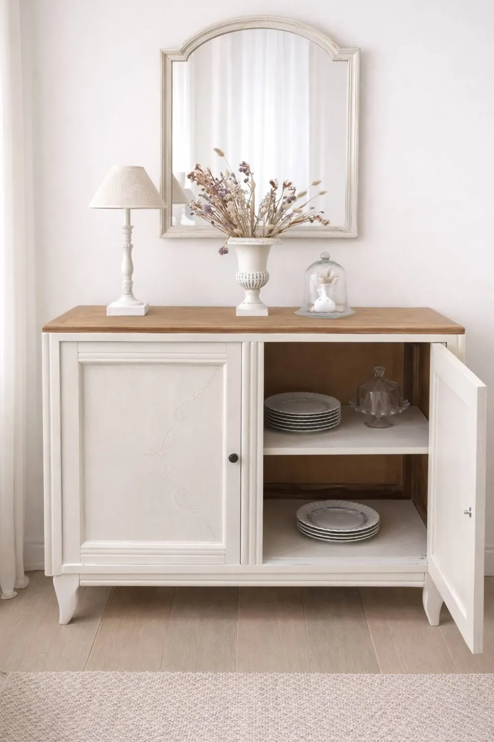 Buffet vintage beige en bois, plateau chêne – meuble ancien campagne chic