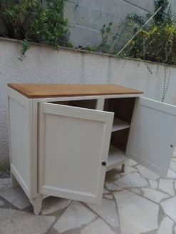 Buffet vintage beige en bois, plateau chêne – meuble ancien campagne chic