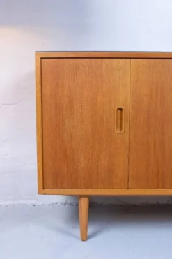 Buffet vintage commode Hundevad en chêne des années 60, style mid-century