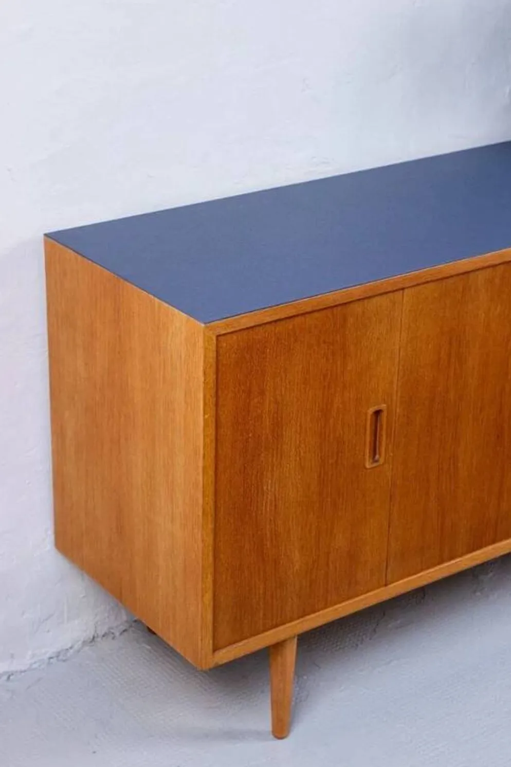 Buffet vintage commode Hundevad en chêne des années 60, style mid-century