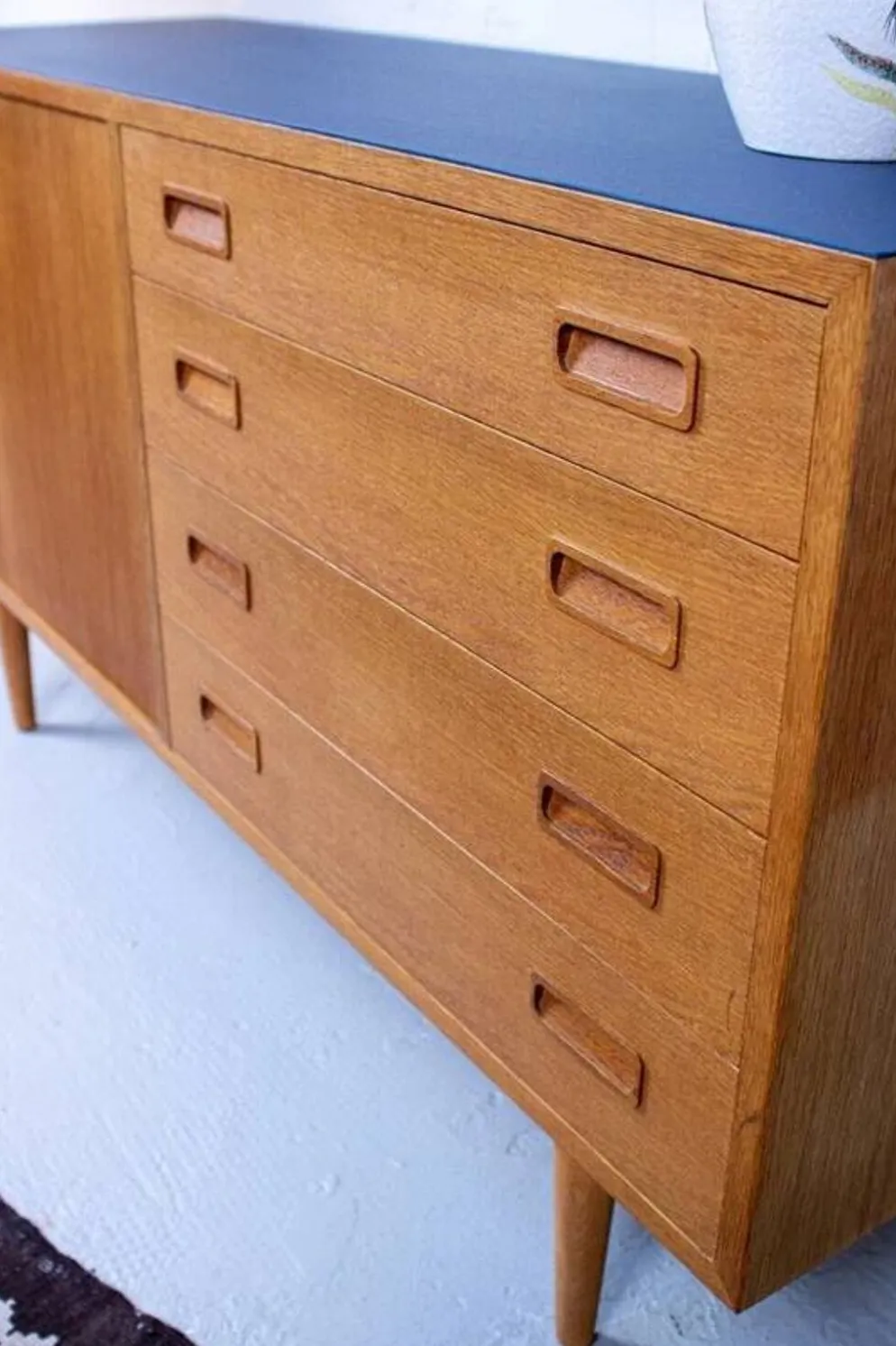 Buffet vintage commode Hundevad en chêne des années 60, style mid-century