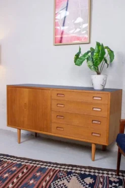 Buffet vintage commode Hundevad en chêne des années 60, style mid-century