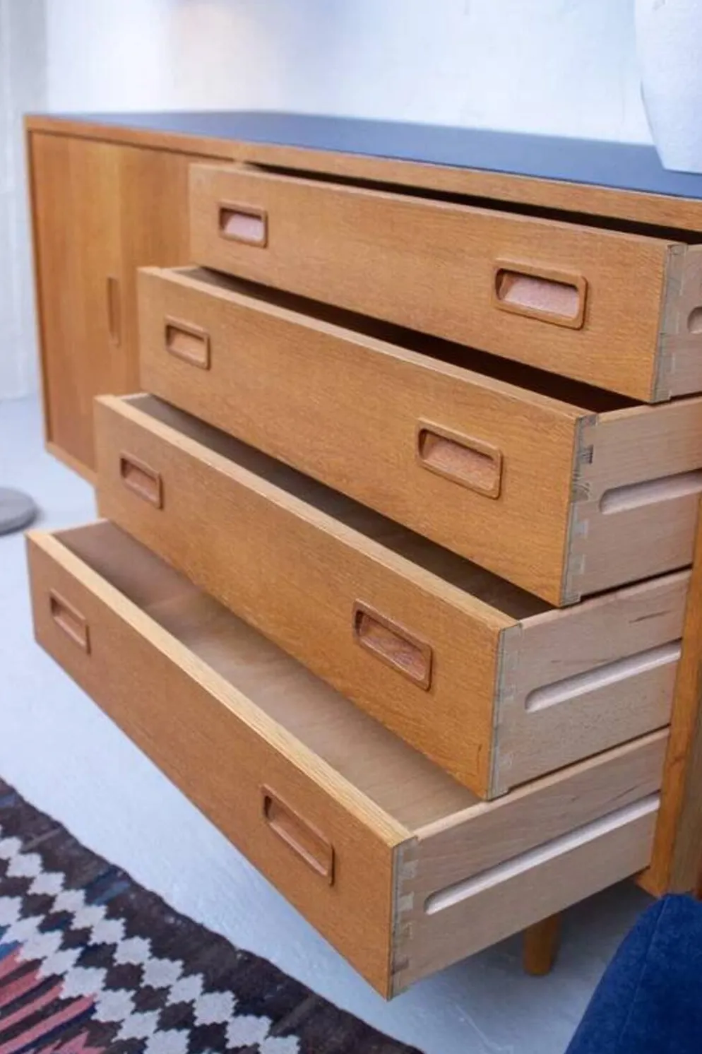 Buffet vintage commode Hundevad en chêne des années 60, style mid-century