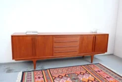 Buffet vintage danois HP Hansen en teck, années 60-70.
