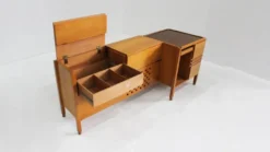 Buffet vintage des années 1960 en Italie attribué à Carlo Scarpa, exécution Anfodillo.