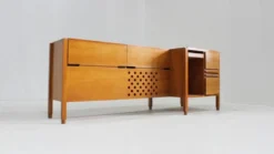 Buffet vintage des années 1960 en Italie attribué à Carlo Scarpa, exécution Anfodillo.